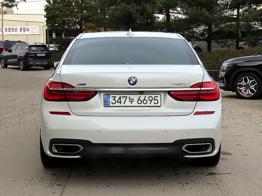 BMW 7 Series - Vista 4