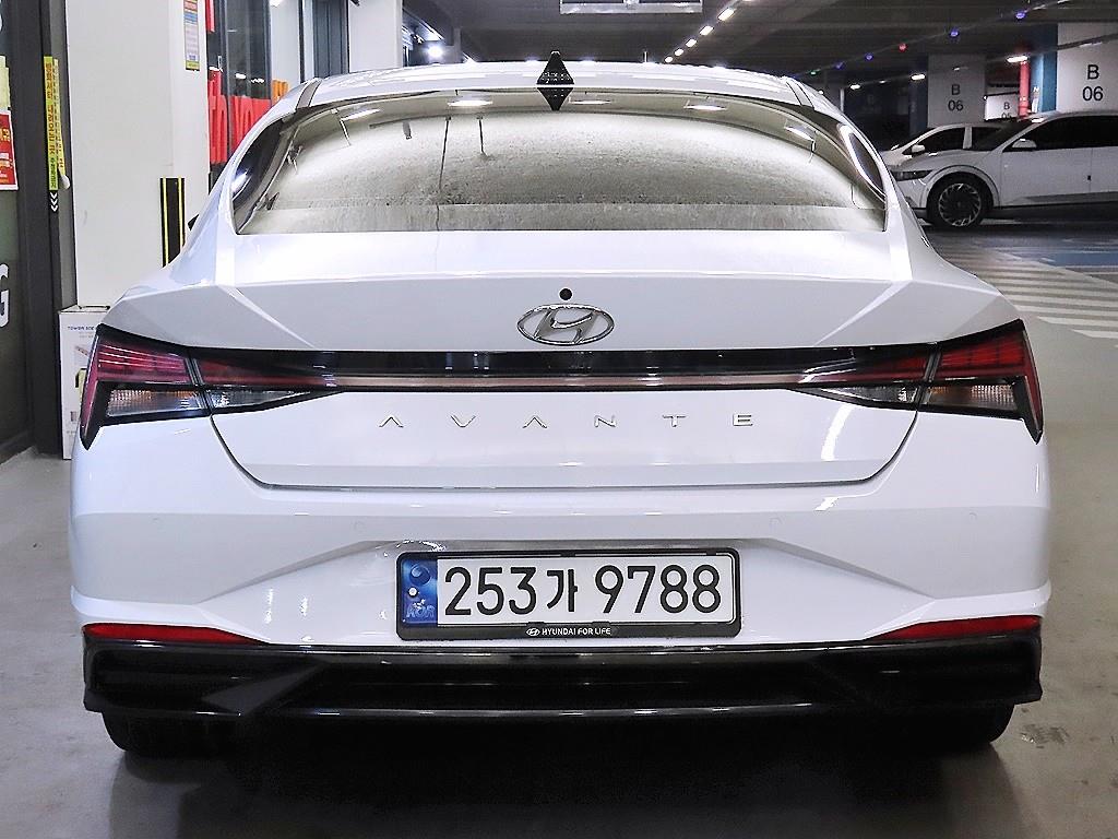 HYUNDAI Avante - Vista 5