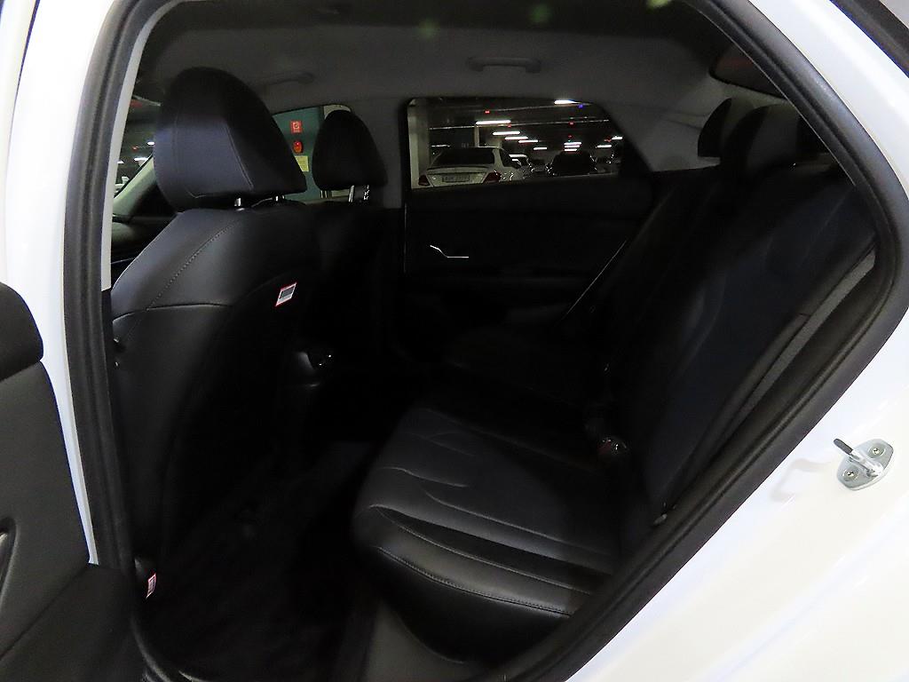 HYUNDAI Avante - Vista 7