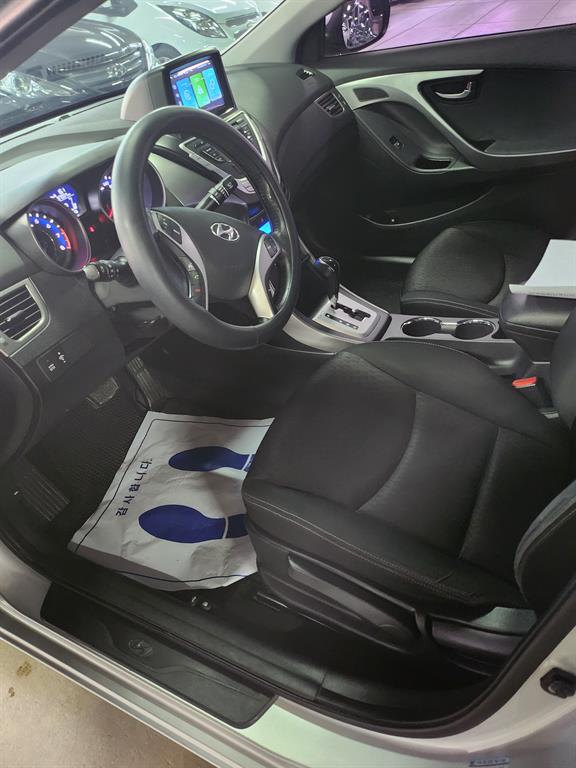 HYUNDAI Avante - Vista 8