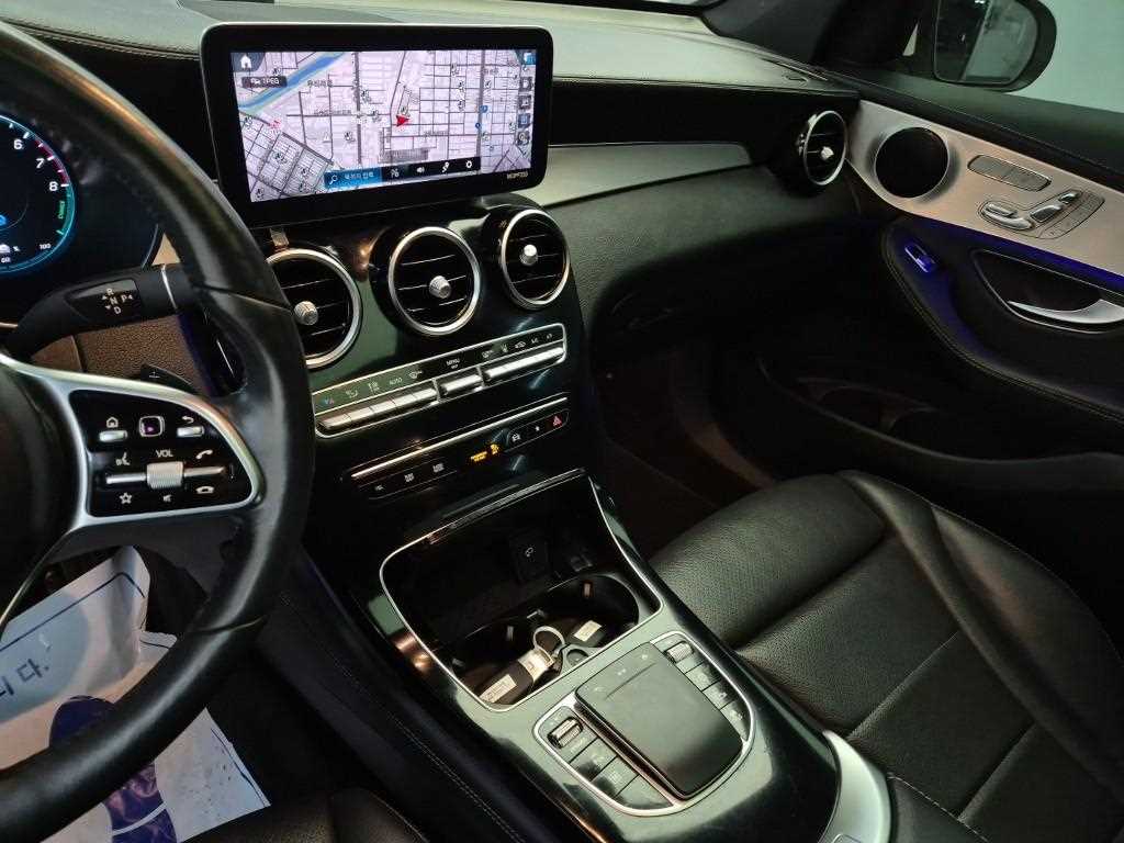 Mercedes Benz GLC Class - Vista 10