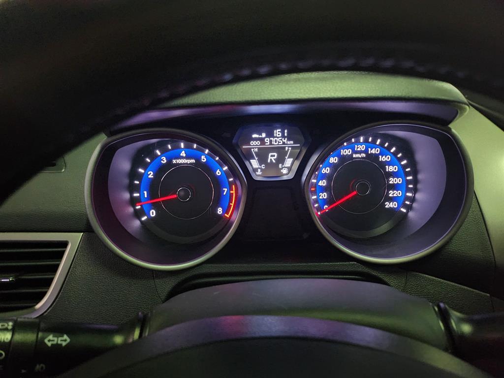 HYUNDAI Avante - Vista 10