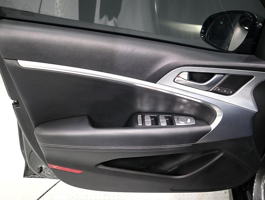 Genesis G70 - Vista 8