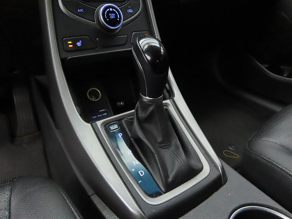 HYUNDAI Avante - Vista 11