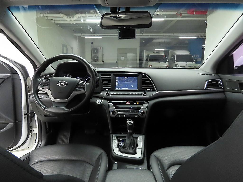 HYUNDAI Avante - Vista 8