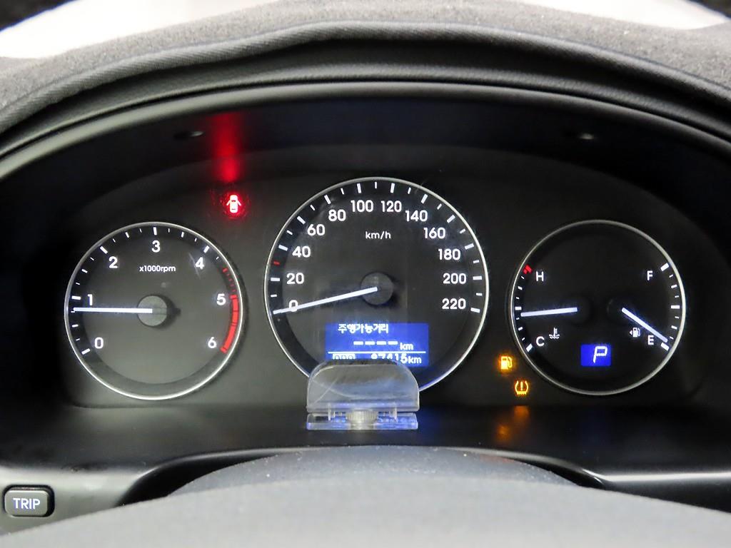 HYUNDAI Starex - Vista 6