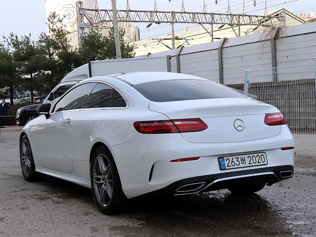 Mercedes Benz E class - Vista 4