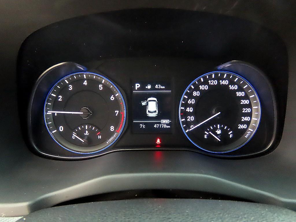 HYUNDAI Kona - Vista 9