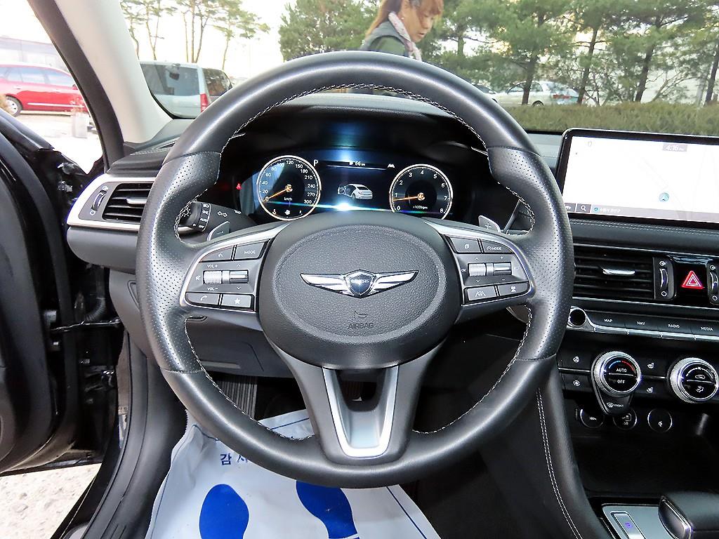 Genesis G70 - Vista 8