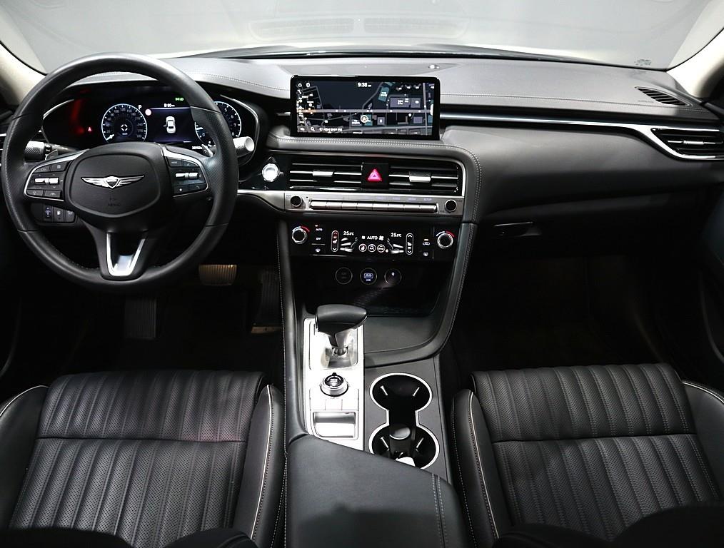 Genesis G70 - Vista 5