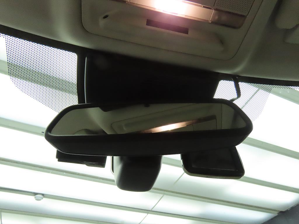 Jaguar XE - Vista 12