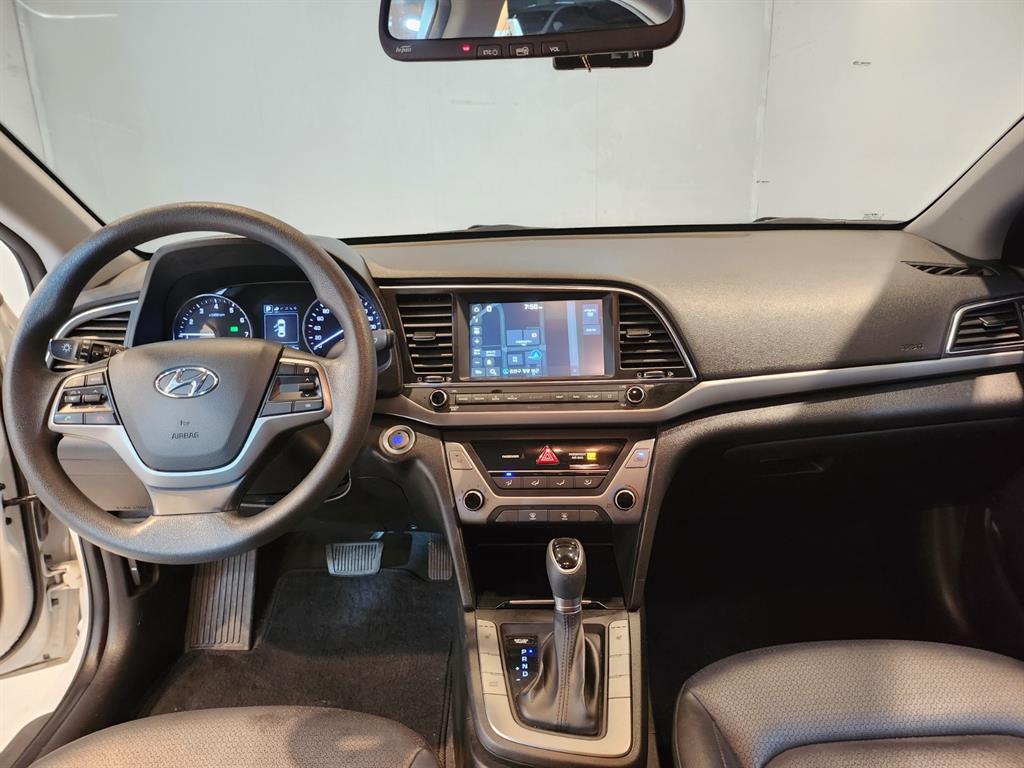 HYUNDAI Avante - Vista 7