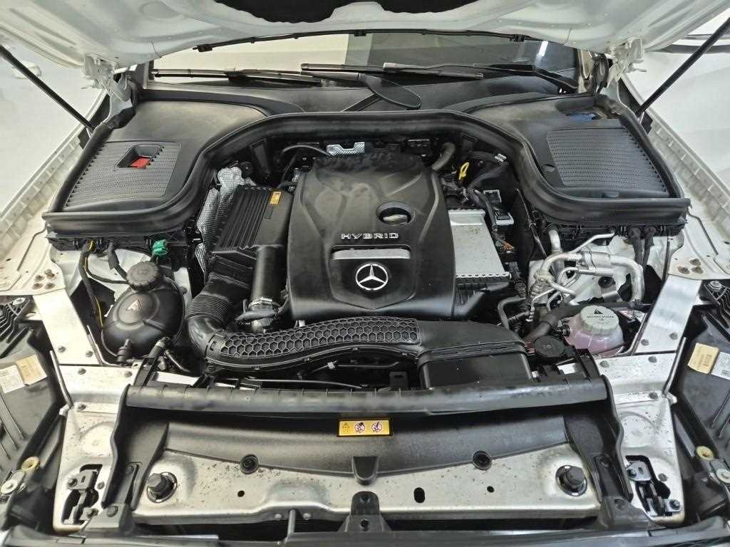 Mercedes Benz GLC Class - Vista 5