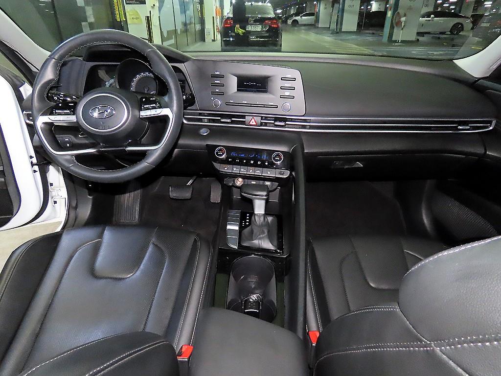 HYUNDAI Avante - Vista 10