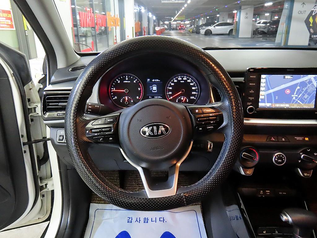 KIA Stonic - Vista 8