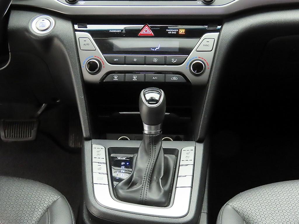 HYUNDAI Avante - Vista 10