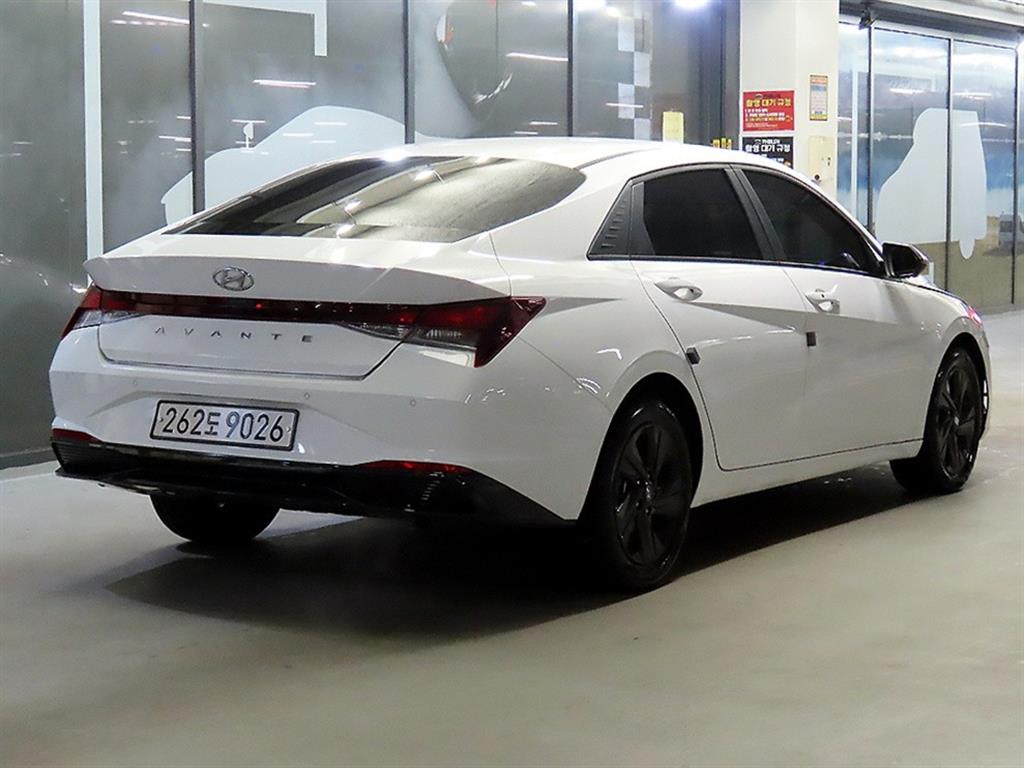 HYUNDAI Avante - Vista 4