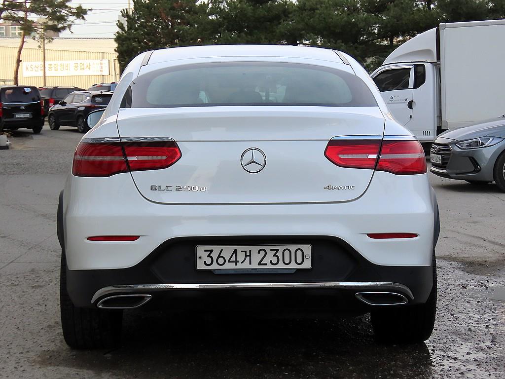 Mercedes Benz GLC Class - Vista 4