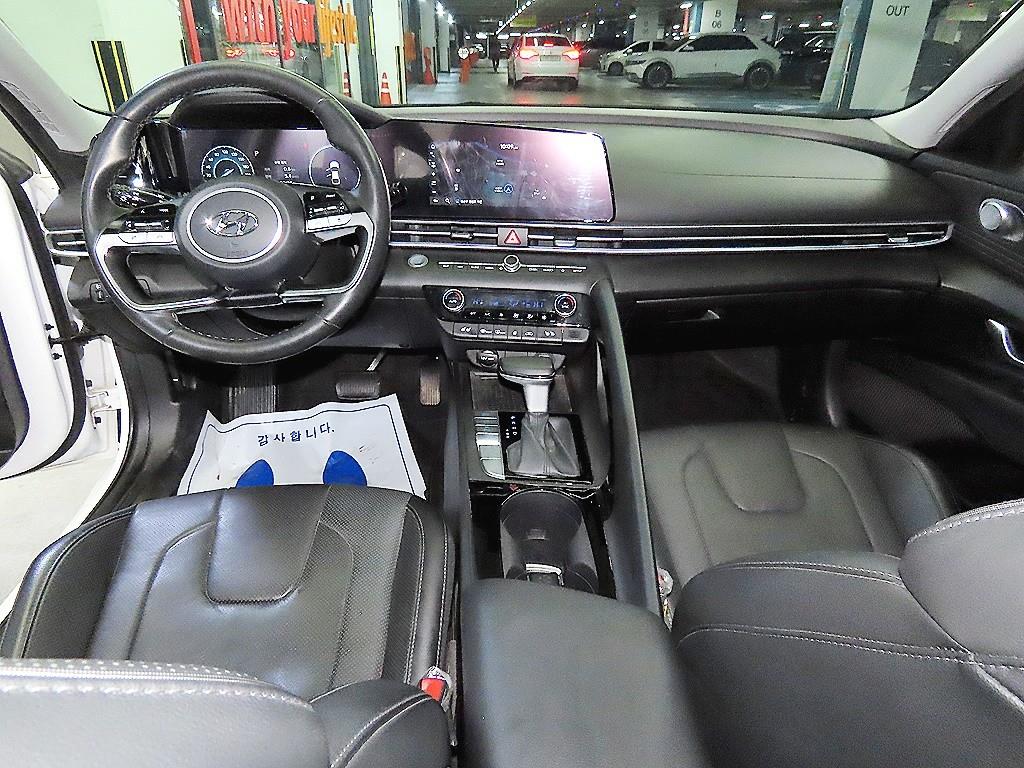 HYUNDAI Avante - Vista 10