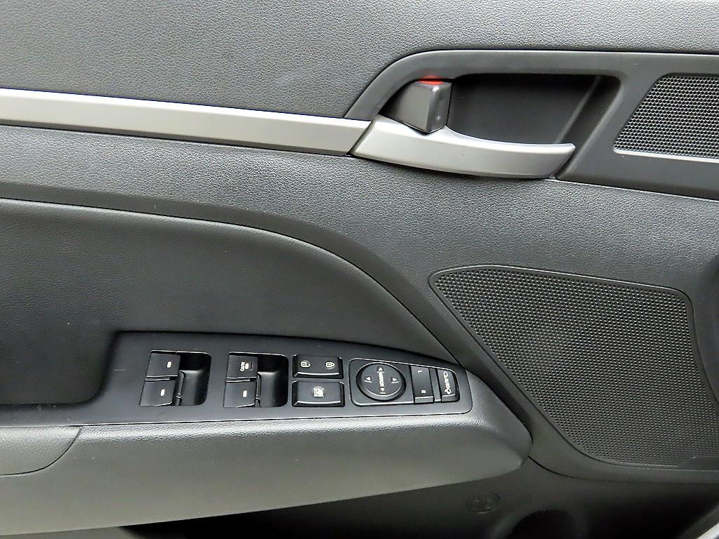 HYUNDAI Avante - Vista 11