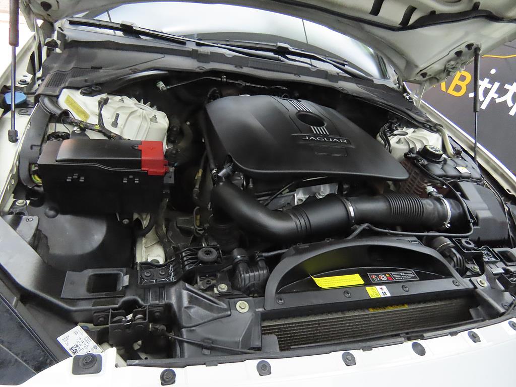 Jaguar XE 2016 Blanco - Importación desde Corea - HF Imports Iquique - Foto 19