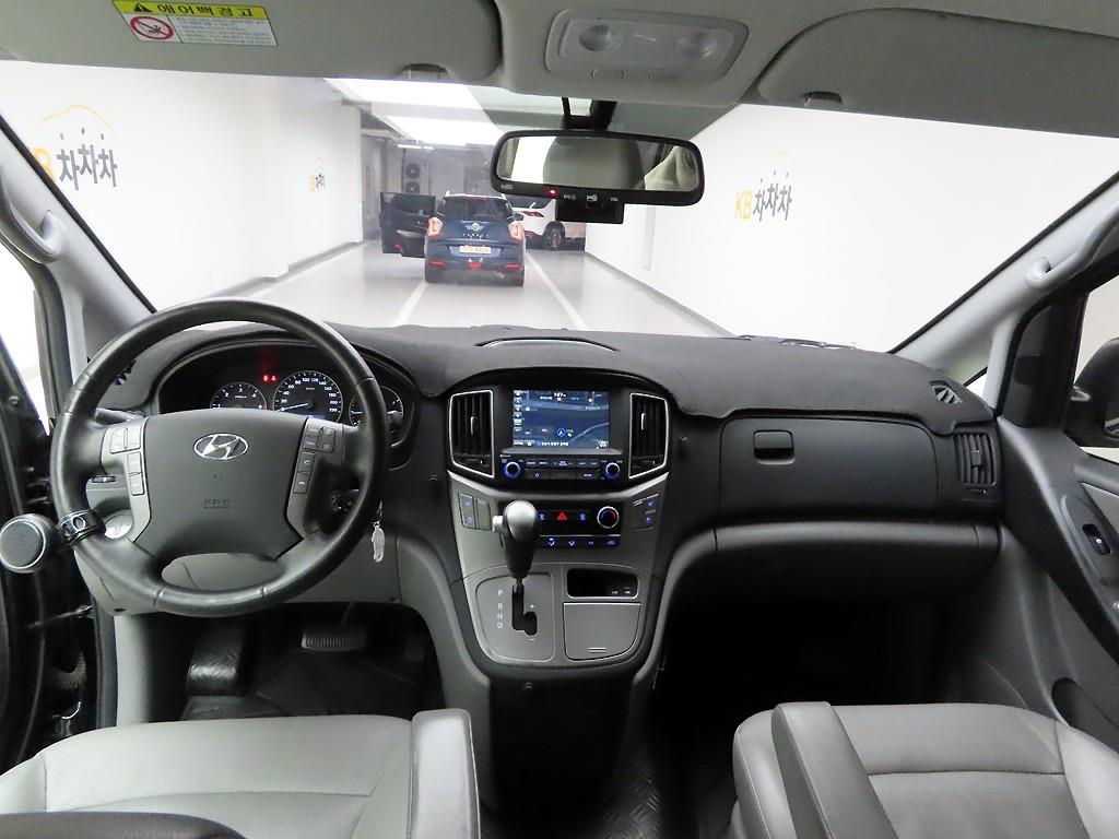 HYUNDAI Starex - Vista 7