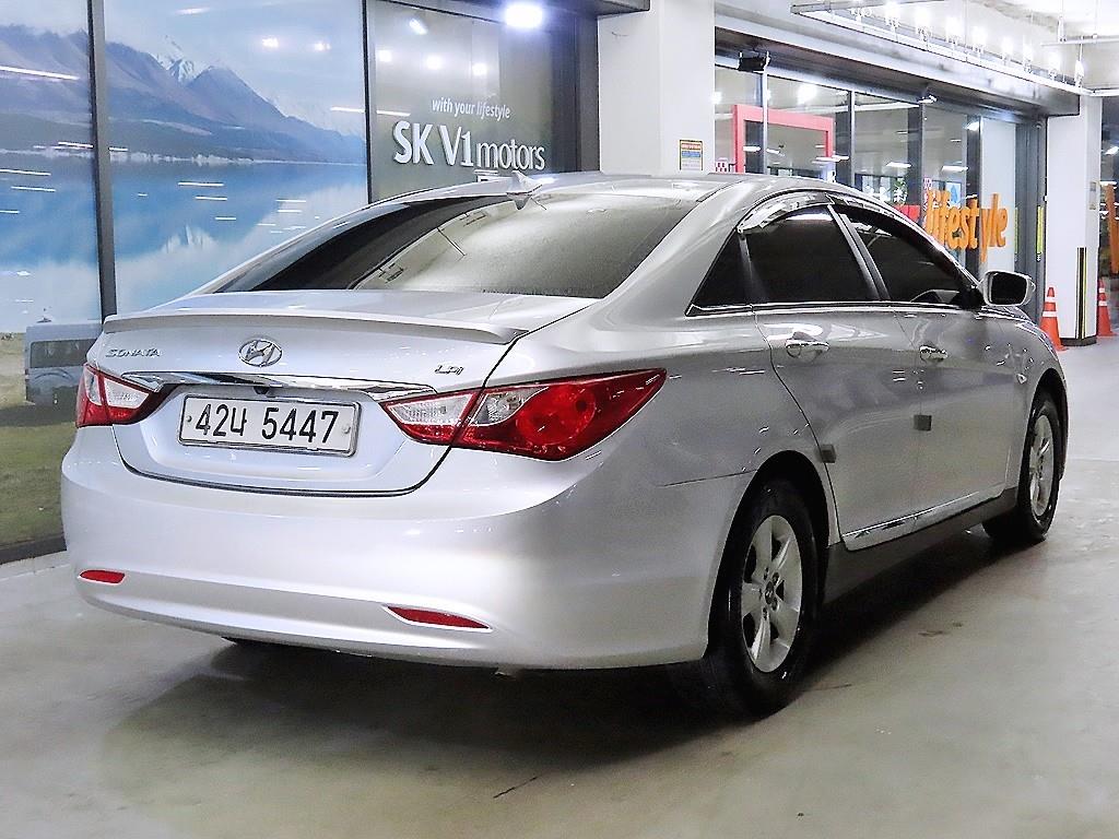 HYUNDAI Sonata - Vista 4
