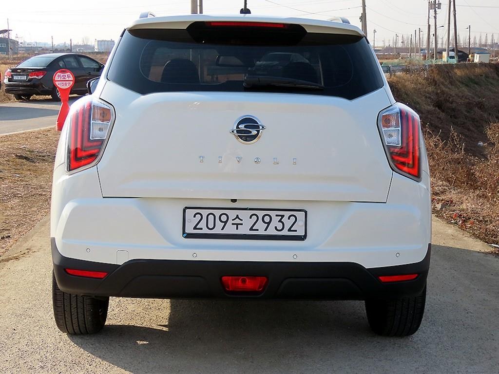 Ssangyong Tivoli - Vista 4