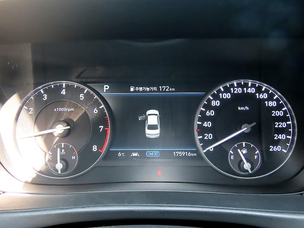 Genesis G90 - Vista 9