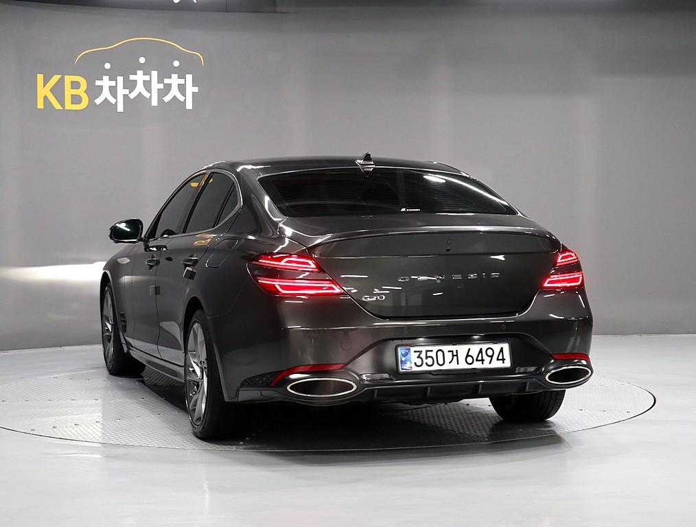 Genesis G70 - Vista 4