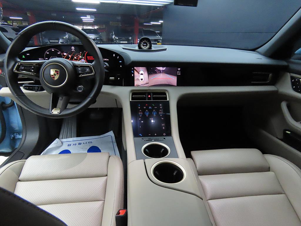 Porsche Taycan - Vista 7