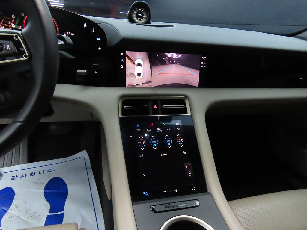 Porsche Taycan - Vista 10