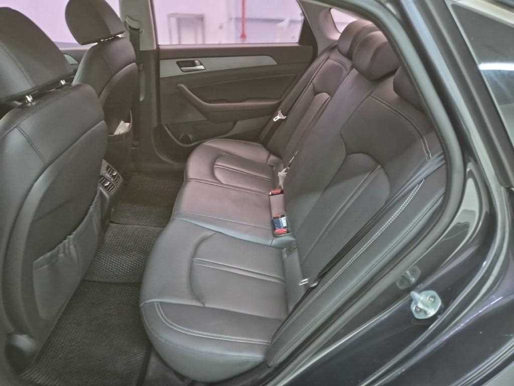 HYUNDAI Sonata - Vista 12