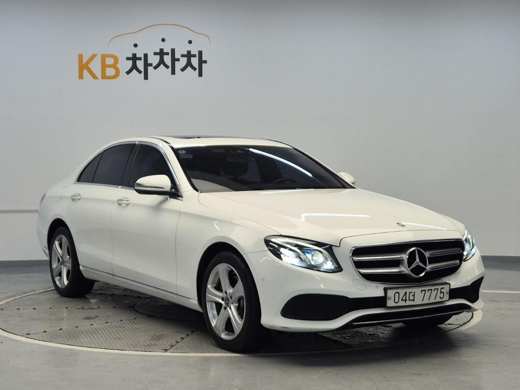 Mercedes Benz E class - Vista 4