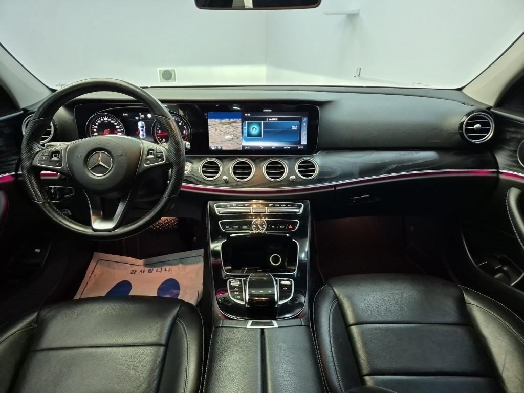 Mercedes Benz E class - Vista 7