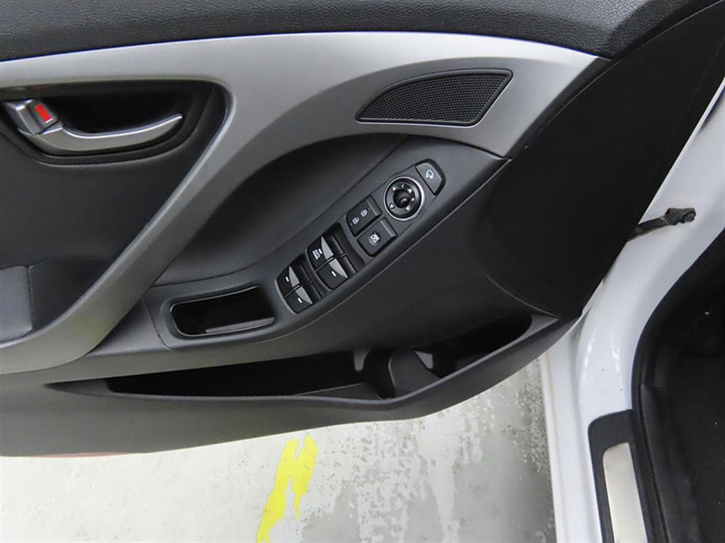 HYUNDAI Avante - Vista 12