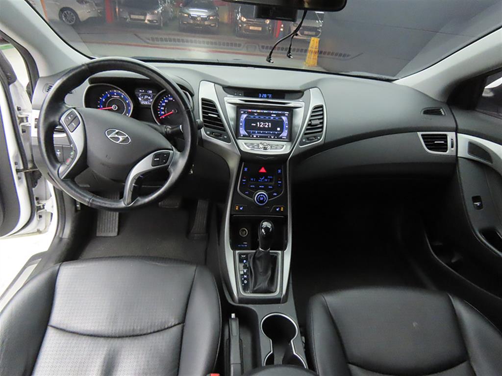 HYUNDAI Avante - Vista 7