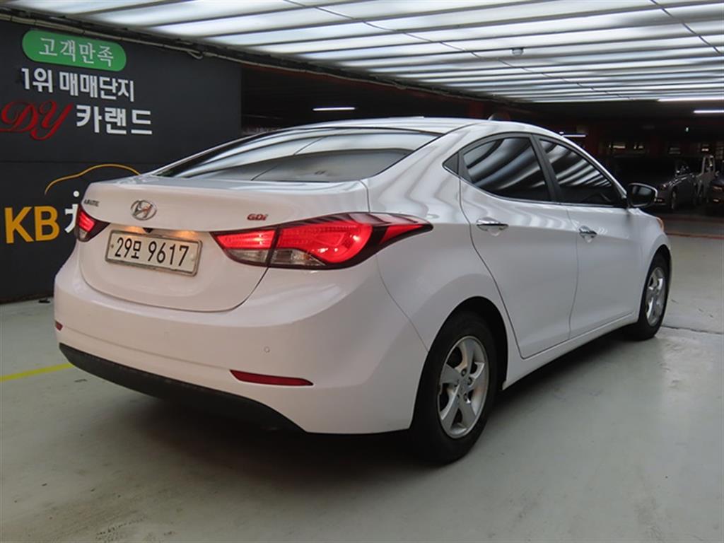 HYUNDAI Avante - Vista 4