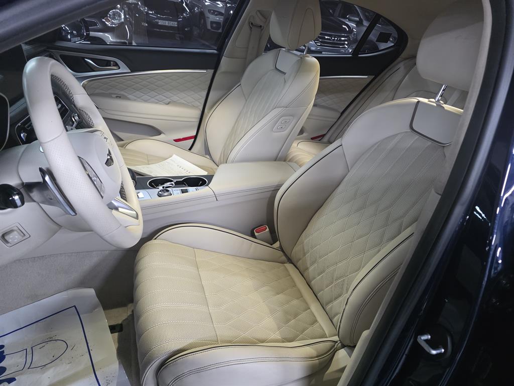 Genesis G70 - Vista 8