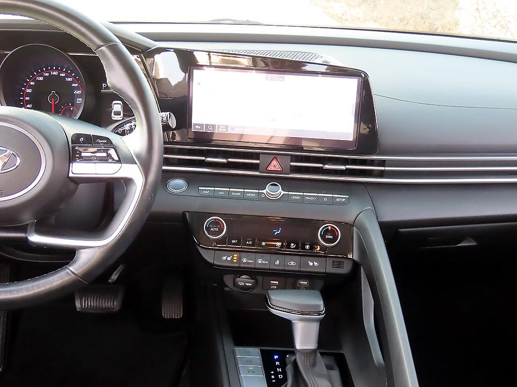 HYUNDAI Avante - Vista 10