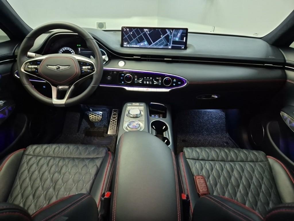 Genesis GV70 - Vista 7