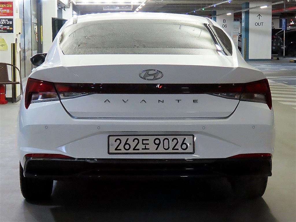 HYUNDAI Avante - Vista 5