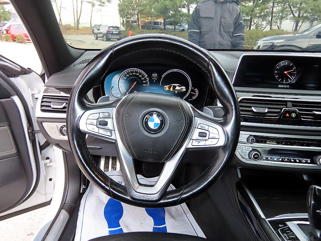 BMW 7 Series - Vista 8