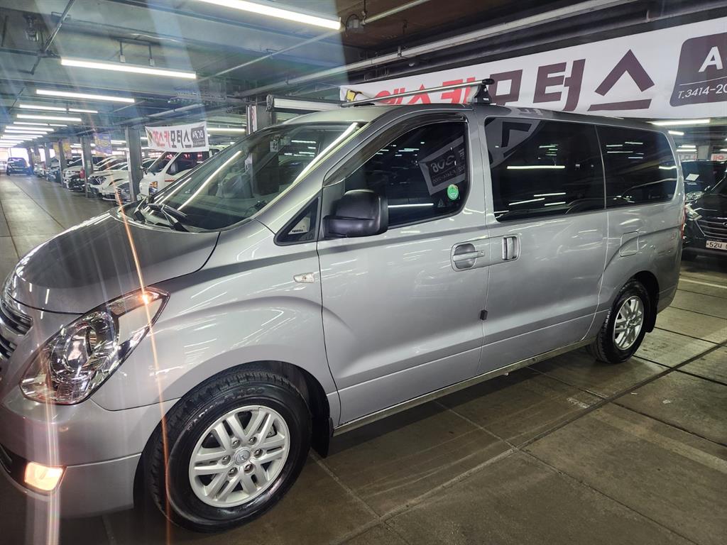 HYUNDAI Starex - Vista 4