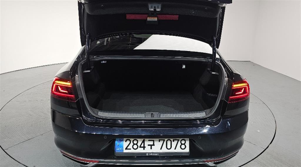 Volkswagen Passat 2022 Negro - Importación desde Corea - HF Imports Iquique - Foto 20