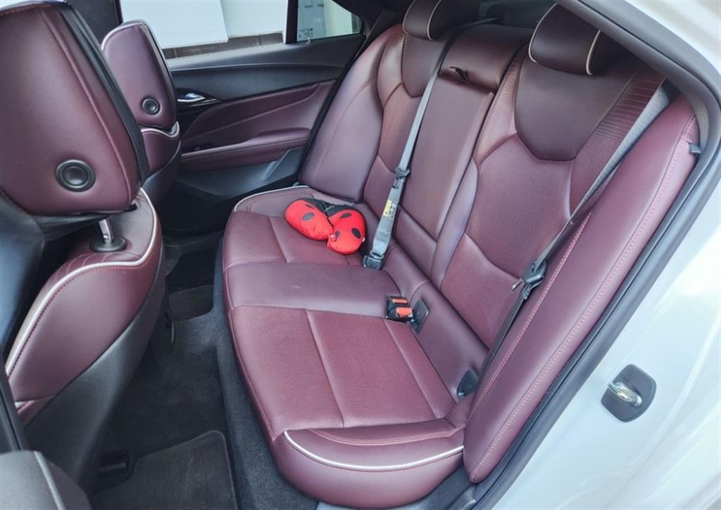 Cadillac CT4 - Vista 5