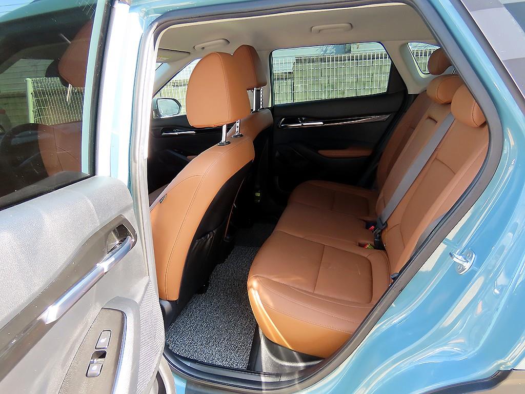 KIA Seltos - Vista 6