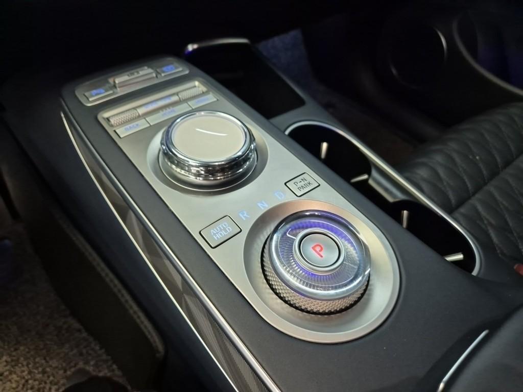 Genesis GV70 - Vista 8