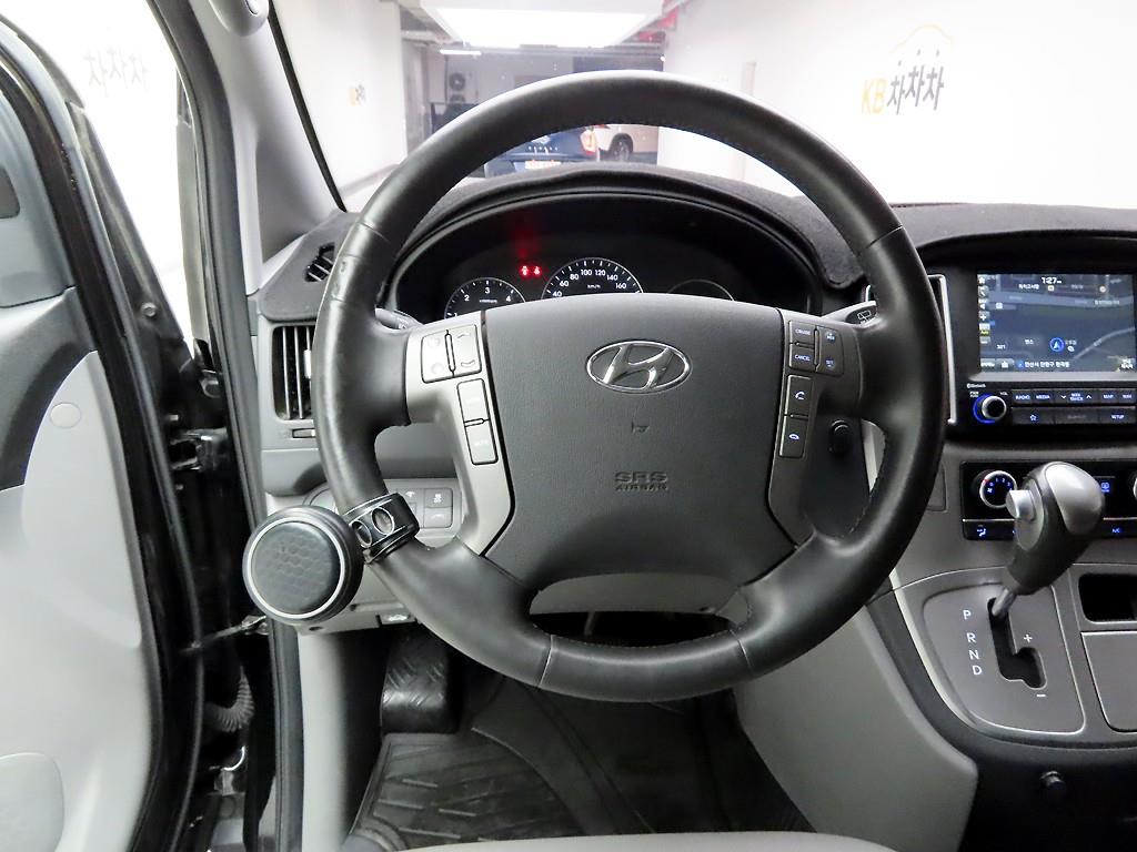 HYUNDAI Starex - Vista 8