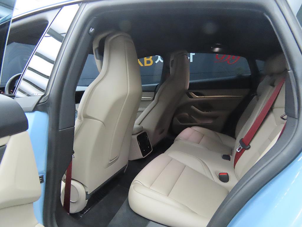 Porsche Taycan - Vista 6